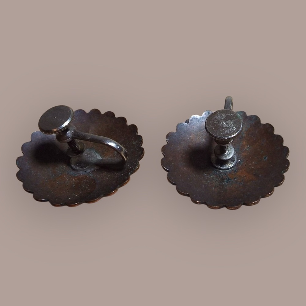 Vintage Copper Southwestern Concho screwback Earrings - Picture 5 of 6